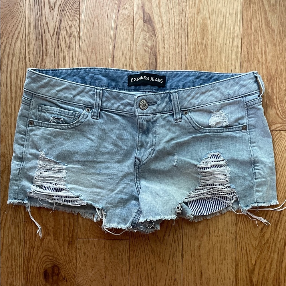 EXPRESS JEANS || Distressed Shorties Size 10